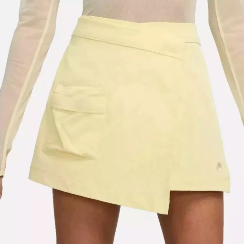 Nike Sportswear Tech Pack Women's Size XL Lemon Chiffon High-Rise Skort